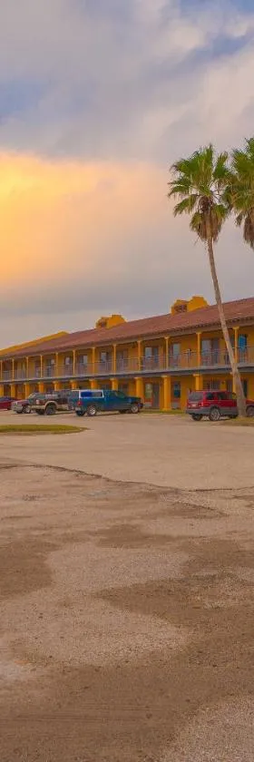 OYO Hotel Kingsville - Hwy 77，位于金斯维尔的酒店