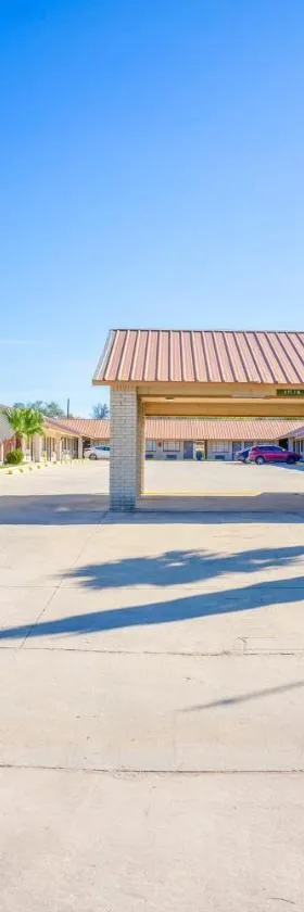 Pleasanton Executive Inn By OYO，位于普莱森顿的酒店