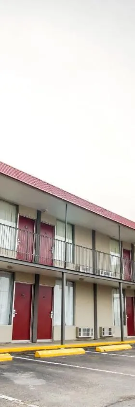OYO Hotel Hutchinson West 4th Ave，位于哈钦森的酒店