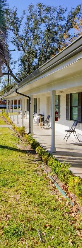 OYO Hotel Sulphur LA Hwy 90 West，位于萨尔弗的酒店