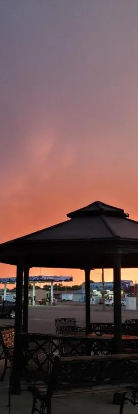 Sundowner Inn Forsyth，位于Forsyth的酒店