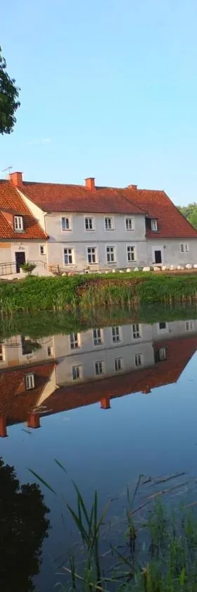 Dwór Klewiny，位于Klewiny的酒店