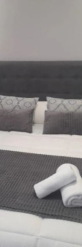 APARTAMENTOS CASA FREDI - Apartamentos les cuartes 1 y 2，位于卡德里斯的酒店