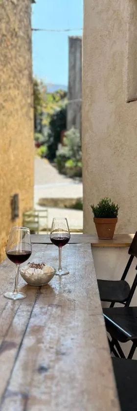 Maison cosy en Provence Proche Golf Pont Royal，位于阿兰的酒店