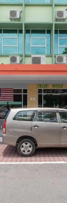 Capital O 89344 Labuan Avenue Hotel，位于拉布安的酒店