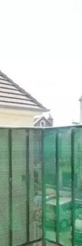 Chambre chez l'habitant dans un appartement à 2 pas de la gare SNCF et à 300m de la gare routière，位于克雷伊的酒店