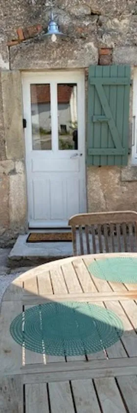 Petite maison de charme à Thury，位于Thury的酒店