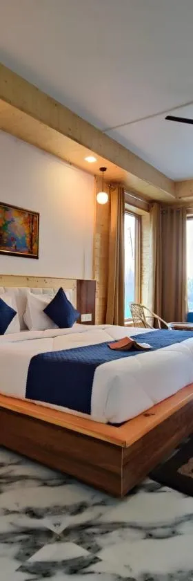 Tirthan Stone Age inn，位于Gushaini的酒店