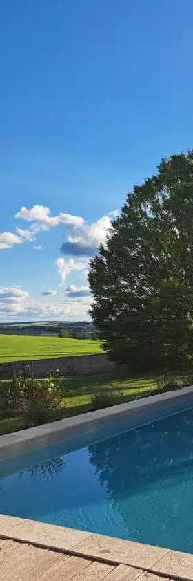 Le domaine aux herbes folles，位于Stigny的酒店