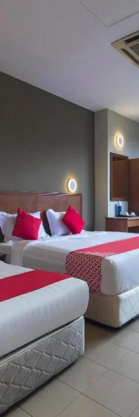 Super OYO 828 Comfort Hotel Shah Alam，位于莎阿南的酒店