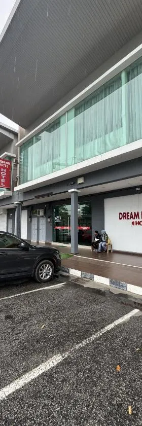 OYO 89497 Dream Nur Hotel，位于Tranquerah的酒店