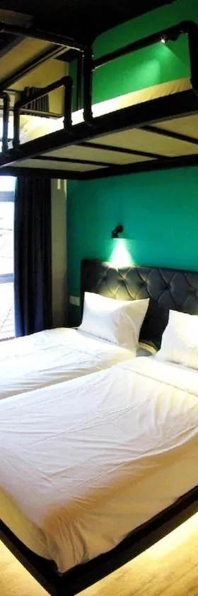 OYO 90899 Tube Hotel Melaka，位于Kelebang Besar的酒店