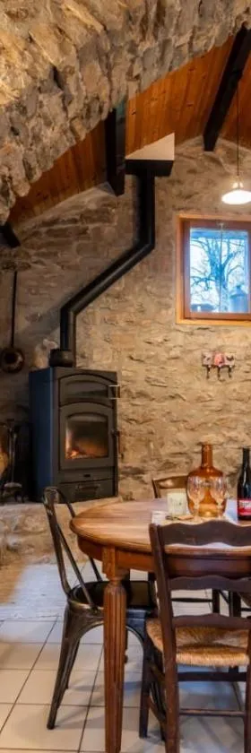 Petite Maison pleine nature，位于La Bastide-Pradines的酒店