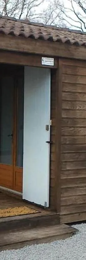 Camping Village Puyrond Bressuire，位于布雷叙尔的酒店