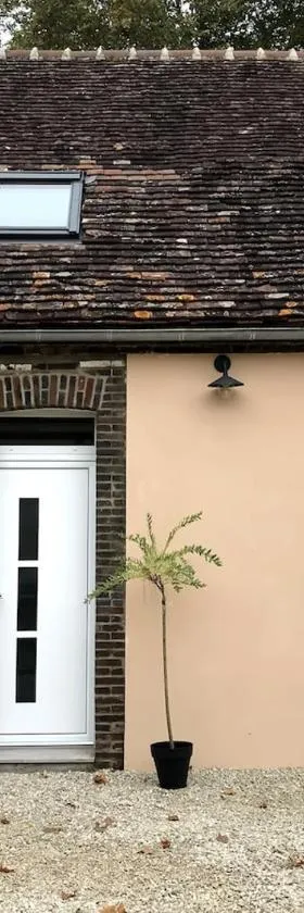 La petite maison de la ferme d'Armentières，位于Saint-Benoist-sur-Vanne的酒店