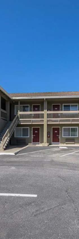 Coastal Valley Inn，位于卡斯特罗维尔的酒店