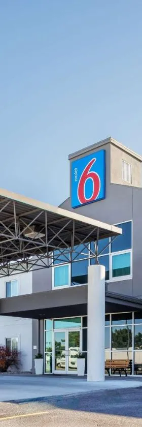 格兰德岛6号汽车旅馆，位于Doniphan的酒店