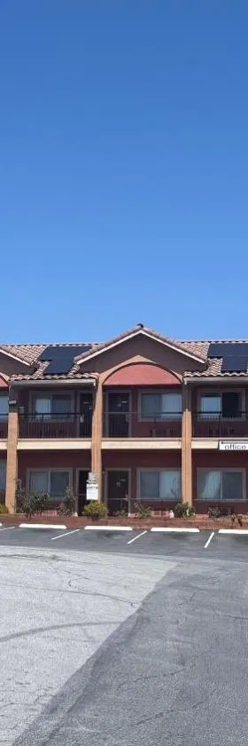 山谷旅馆，位于沃森维尔的酒店