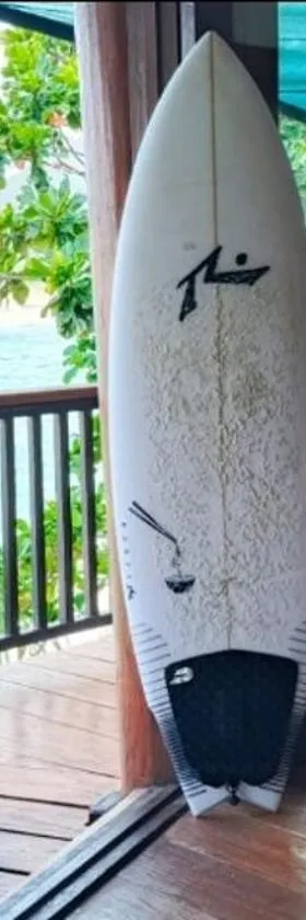 Castaway Surf Retreat，位于Sekongkang的酒店