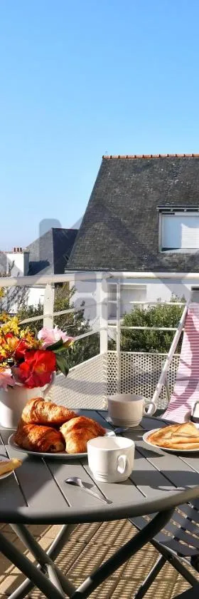 LocaLise - B80 - La villa Blanche - L'iroise - 1er étage plain pied - Wifi inclus - Draps inclus - Animaux bienvenues，位于吉尔维内克的酒店