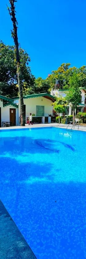 Paradiso Nature Retreat, Jim Corbett #premium rooms #dhikuli prime location #big swimming pool #parking #Cafe #lap of nature #guest preferred #best selling，位于兰纳加的酒店