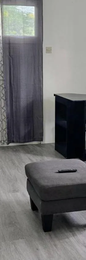 Amiah's Residence - Spacious two bedroom apartment in St George，位于圣乔治的酒店