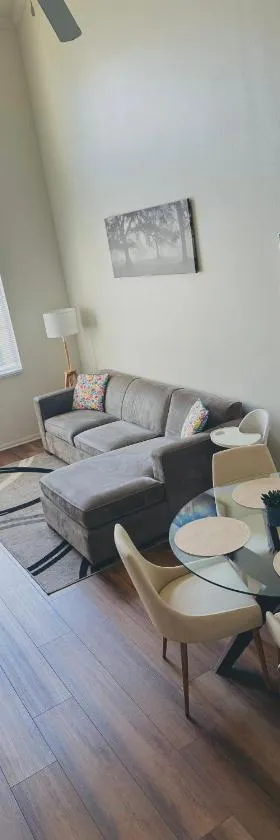 Loft Style,2 Beds ,Flexible self check in,Pool，位于玛瑞娜戴尔瑞的酒店