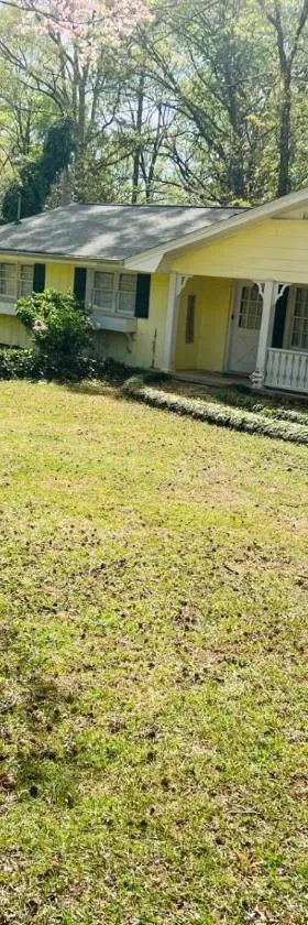 Spacious ranch home near Stone Mountain，位于石头山的酒店