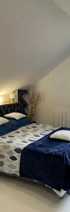 Chambre dans résidence à proximité de sentiers de randonnée incroyables，位于勒米尔蒙的酒店
