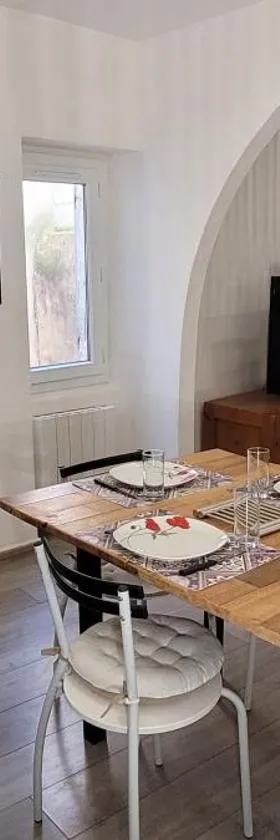Maison de village à 10min de Béziers et des plages，位于Sauvian的酒店