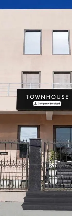 Super Townhouse Taj Nagri Basai Formerly Royal Empire，位于Tājganj的酒店