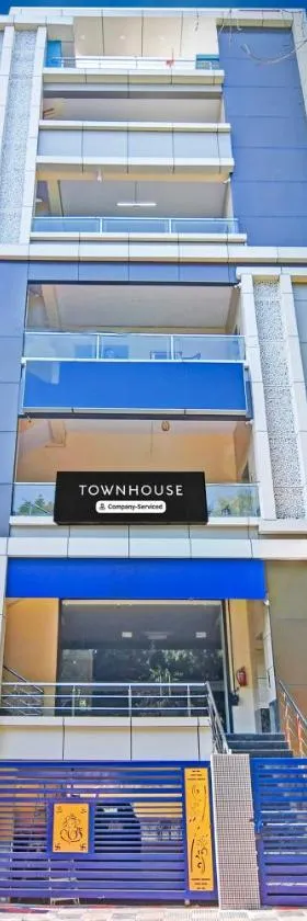 Super Townhouse Dwarakanagar Near Gurudwara，位于Rasapūdipalem的酒店