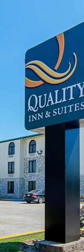Quality Inn & Suites Near Tanger Outlet Mall，位于冈萨雷斯的酒店