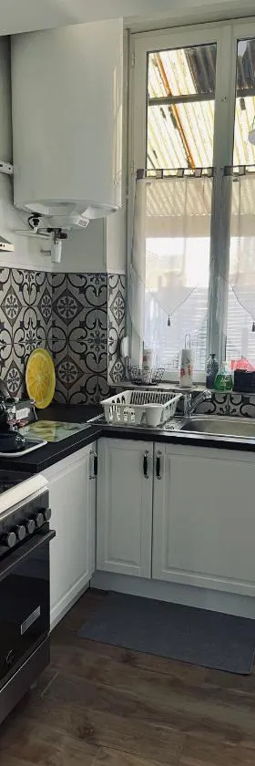 Appartement avec terrasse privative，位于Celles-sur-Plaine的酒店