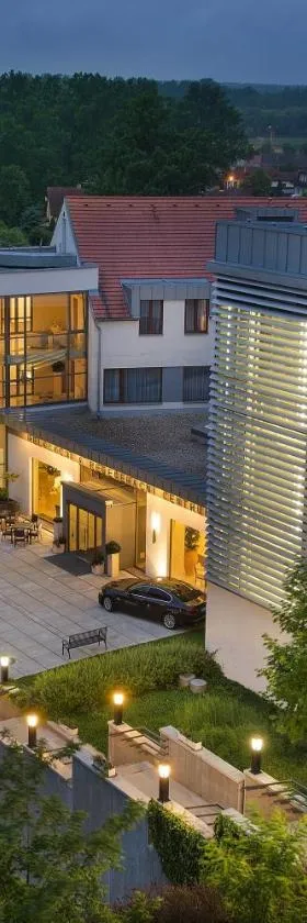 迪亚曼特疗养酒店，位于伏尔塔瓦河畔赫卢博卡的酒店