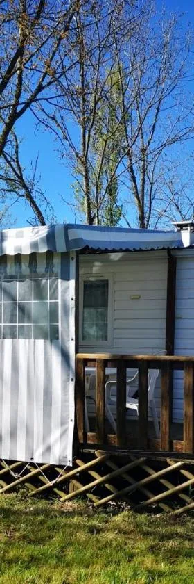 Mobile Home La Tranche sur Mer 6 personnes，位于Angles的酒店