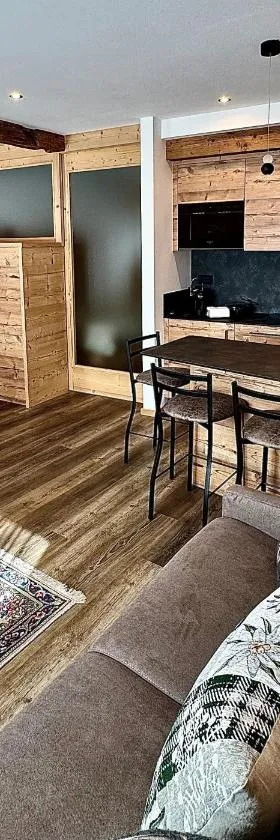 Apartment Enrosadira，位于Taibon的酒店