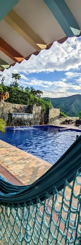 Hotel Bosque Blue，位于圣赫罗尼莫的酒店