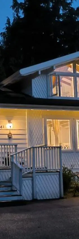 White House Tofino Downtown Villa，位于托菲诺的酒店