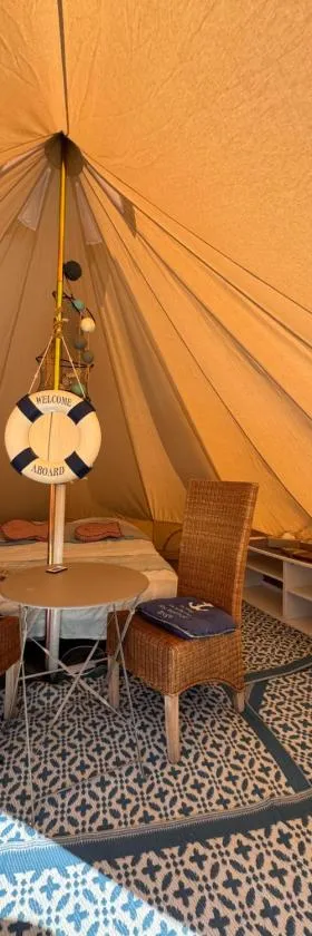 Witte Merel Glamping，位于贝灵恩的酒店