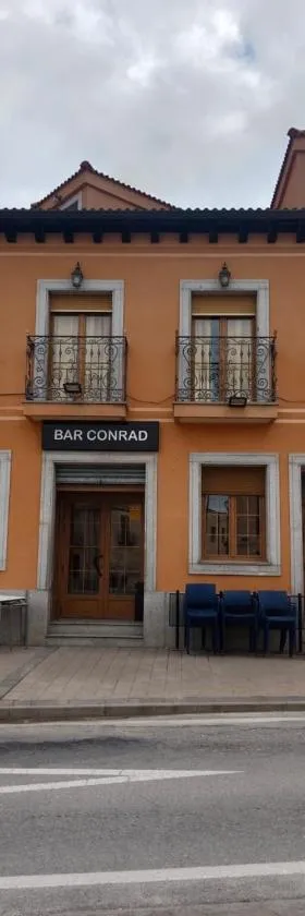Hostal Restaurante Bar Conrad，位于Abades的酒店
