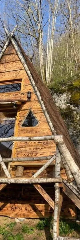D'tente skylodge SKALI，位于Massat的酒店