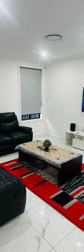 Modern Luxury 3BRH Marsden Park，位于Marsden Park的酒店