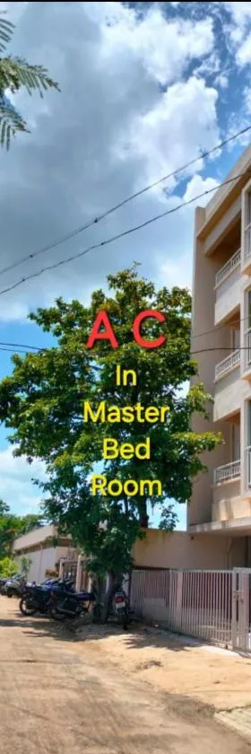 The Peace Home SRUSHTI AC for Master Bedroom，位于戈尔哈布尔的酒店