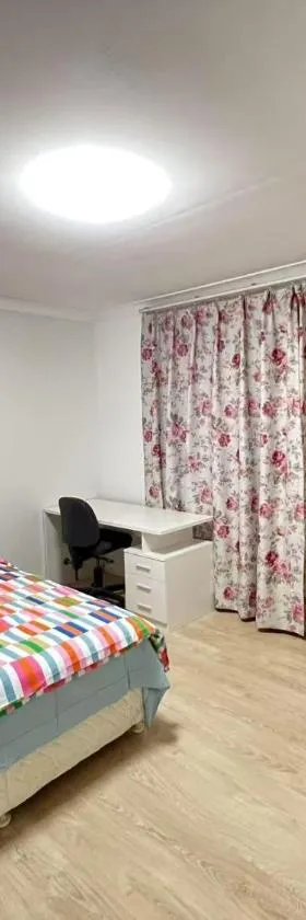 J Room，位于保尔罕希尔斯的酒店