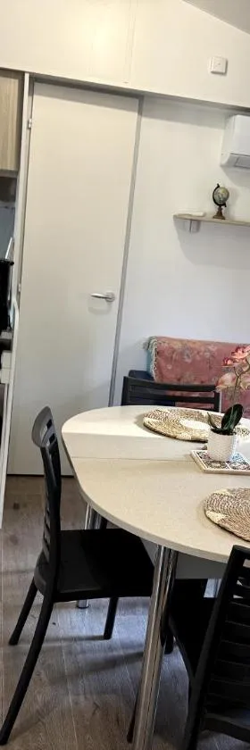 Terre de Provence, mobil home camping 4*，位于南莱潘的酒店