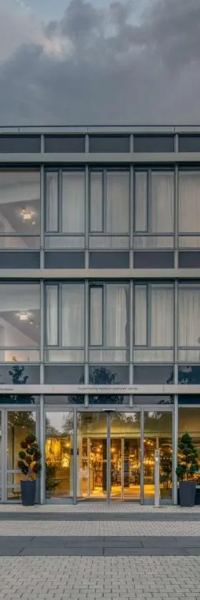 Flightgate Munich Airport Hotel, a member of Radisson Individuals，位于哈尔伯格摩斯的酒店