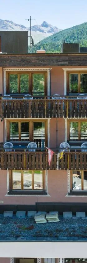 Hotel Corvatsch - Web Check-in，位于圣莫里茨的酒店