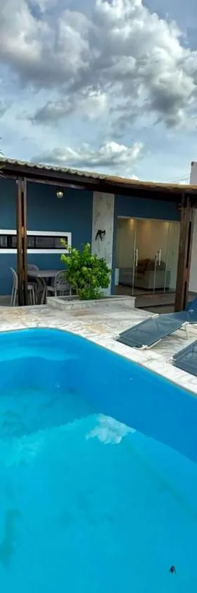 Casa Aconchegante com Piscina，位于彼得罗利纳的酒店