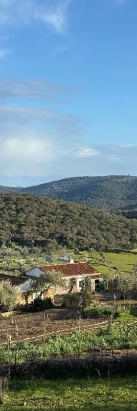 Casas Rurales Los Llanos，位于丰特斯-德莱昂的酒店
